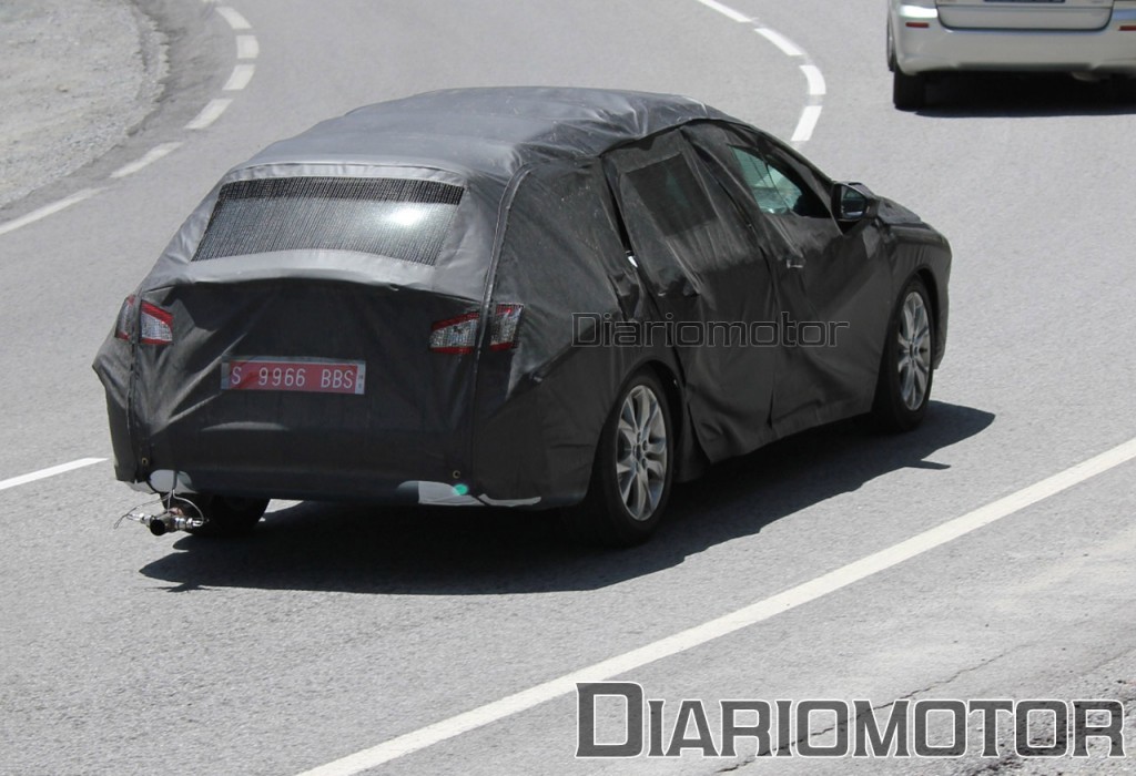 SPIED 2012 Peugeot 508 Station Wagon