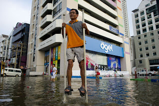 Kelakuan Paling GokiL rakyat Thailand di Musim Banjir ... !! 