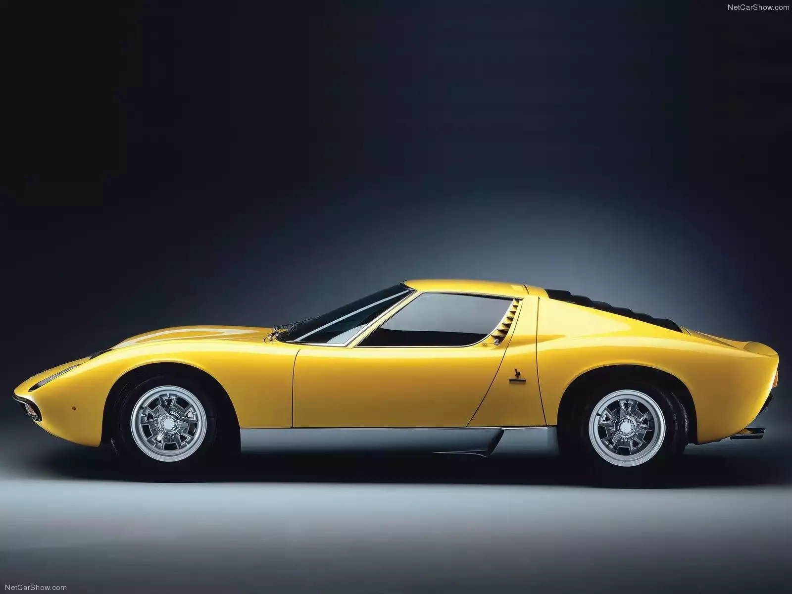 Hình ảnh siêu xe Lamborghini Miura SV 1971 & nội ngoại thất