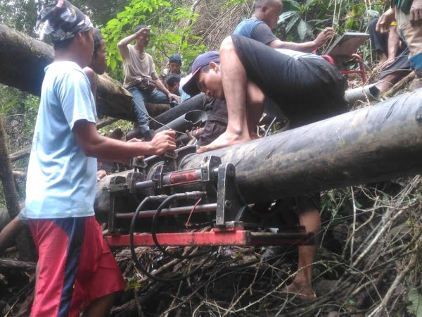 Pemerintah Belum Turun Tangan, Warga Lombok Patungan Bikin Saluran Air Bersih