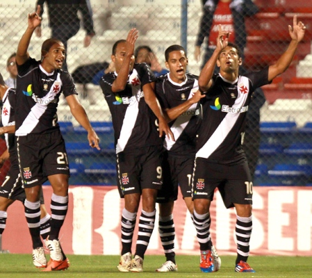 Vasco vence o Nacional e avança na Libertadores