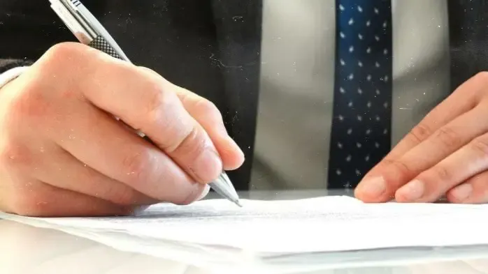 مستقبل كلية حقوق - أهم أقسامها ومميزاتها وعيوبها