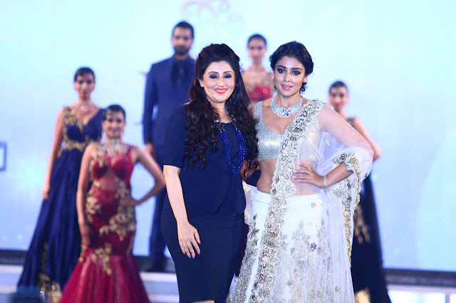 Shriya Saran in Archana Kochhar Bridal Lehenga Design at National Jewellery Awards 2016