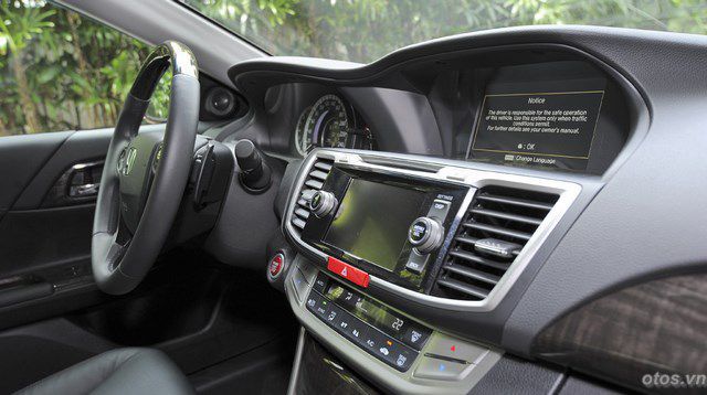 Cầm lái và trải nghiệm xe oto Honda Accord 2015