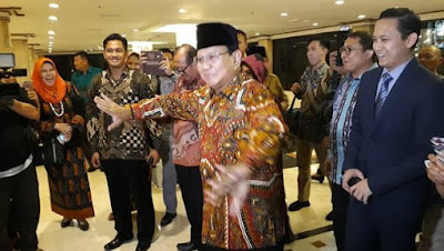 Prabowo Joget Dalam Alunan Musik Tandjidor Betawi Saat Hadiri Acara Silaturahmi Kebangsaan