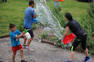 Guerra de agua en las fiestas de Desierto