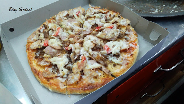 Hanis Pizza: Mencoba Pizza Jalanan di Kota Medan - Proses akhir