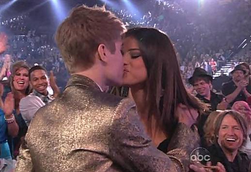 crazed heat justin bieber dan selena gomez