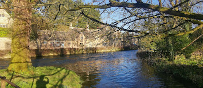 Bibury no puede faltar en ningún roadtrip por los Costwolds.