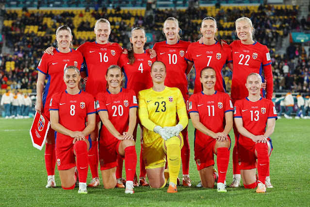 SELECCIÓN DE NORUEGA FEMENINA. Temporada 2022-23. Maren Mjelde, Mathilde Harviken, Tuva Hansen, Caroline Graham Hansen, Ingrid Engen, Sophie Román Haug. Vilde Bøe Risa, Emilie Haavi, Aurora Mikalsen, Guro Reiten, Thea Bjelde. SELECCIÓN DE JAPÓN FEMENINA 3 🆚 SELECCIÓN DE NORUEGA FEMENINA 1 Sábado 05/08/2023, 10:00 horas (20:00 hora local). IX Copa Mundial Femenina de la FIFA Australia/Nueva Zelanda 2023, octavos de final. Wellington, Nueva Zelanda, estadio Regional: 33.042 espectadores. GOLES: ⚽1-0: 15’, Ingrid Syrstad Engen, en propia puerta. ⚽1-1: 20’, Guro Reiten. ⚽2-1: 50’, Risa Shimizu. ⚽3-1: 81’, Hinata Miyazawa.