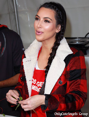 Kim_Kardashian_At_Los_Angeles_Mission