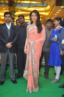 Aishwarya Rai Pink Saree On Green Carpet