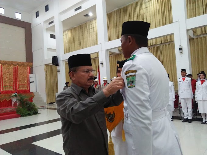 Bupati Ali Mukhni Kukuhkan Anggota Paskibra Padang Pariaman