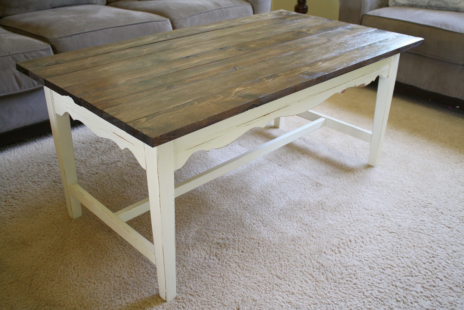 DIY Farmhouse Coffee Table