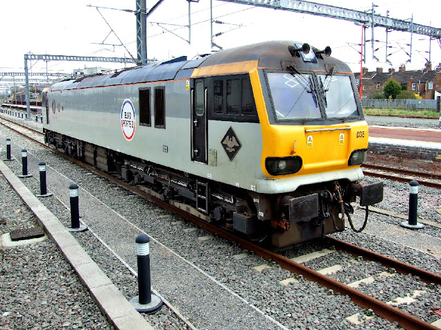 photo of class 92038 eurotunnel uk diesel loco 'voltaire' seen parked up in a bay platform at rugby station in 2012