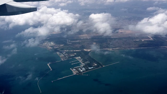 在飛機向下望到新加坡樟宜海軍基地