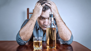 Homens são duas vezes mais propensos a se tornarem alcoólatras