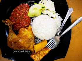 Ayam-Penyet-Santeral-Coffee-Shop-Johor-Bahru-中央餐室