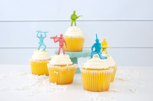 Spray painted toy soldier cupcake toppers a tutorial by Jen Gallacher for www.jengallacher.com #spraypaint #rustoleum #jengallacher #toysoldiers #cupcaketoppers