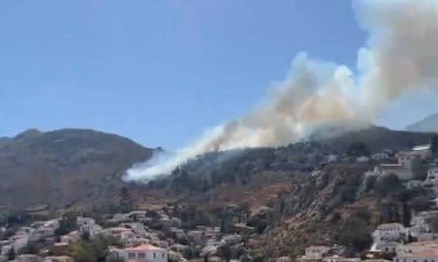 Υπό έλεγχο η φωτιά στην Ύδρα