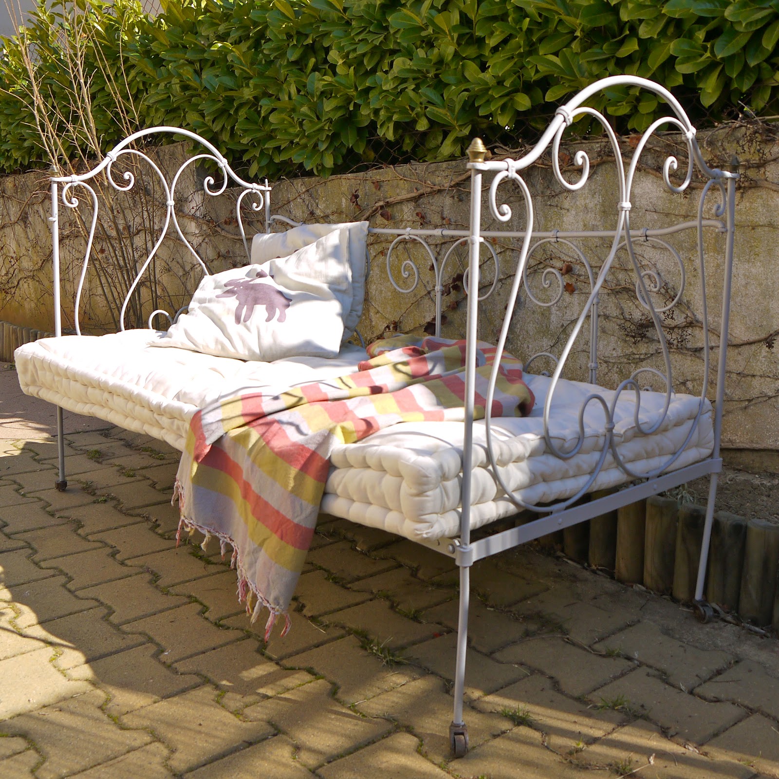 Jaune Moutarde Lit Banquette En Fer Forge