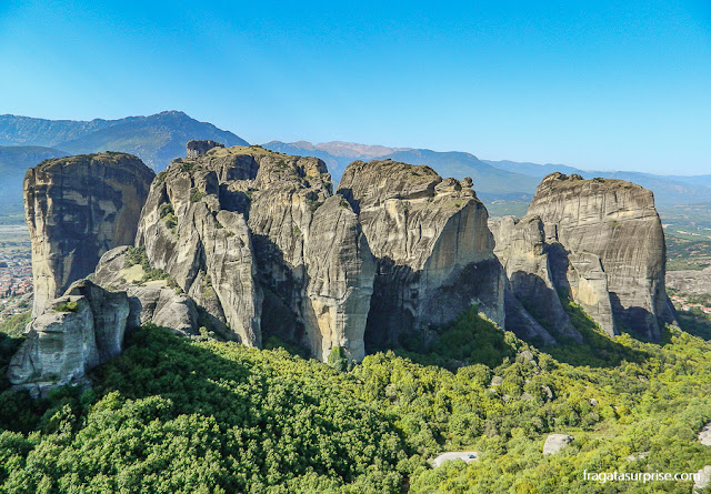 Formações rochosas em Meteora, Grécia