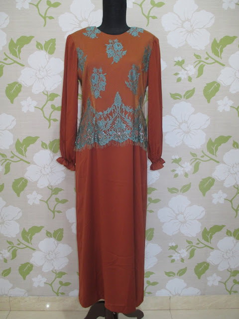 Contoh Gamis Kain Cokelat Kombinasi Brokat