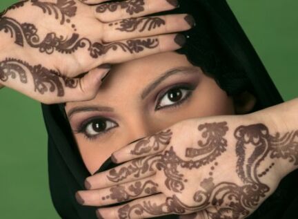 Mehndi or henna tattoo is a stylish way to beautifying oneself 
