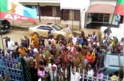 Confusion As All The Members Of APGA In Abia Abandon Party, Join APC (Photos)