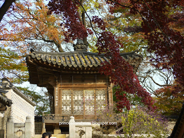 trees and Korean architecture