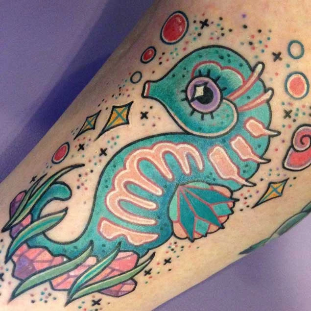 Lindo tatuaje de caballito de mar