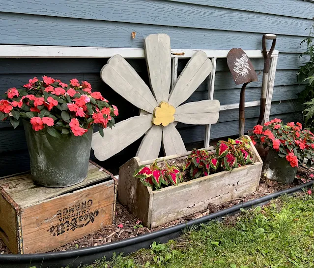 Photo of junk garden decor along the house.