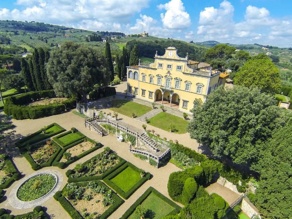 Italy: Mona Lisa's villa up for sale in Italy