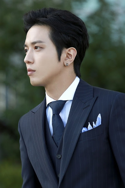 Jung Yong Hwa (CNBlue) đẹp trai và lịch lãm