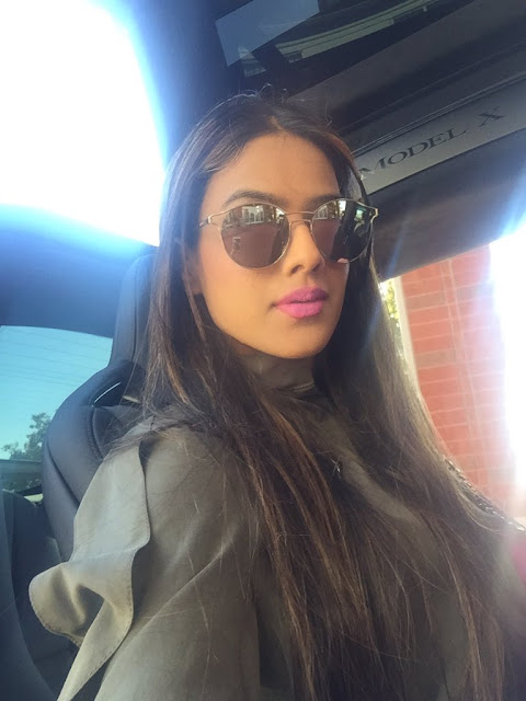 Hot Nia Sharma Pics