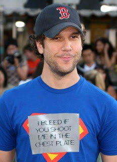Dane Cook with blue tshirt and cap