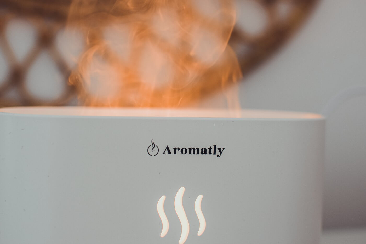 Aromaterapia z naturalnymi olejkami i dyfuzorem Aromatly