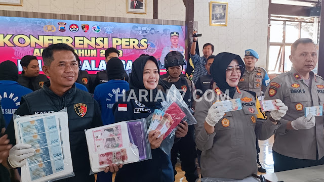 Polres Salatiga Bongkar Jaringan 9 Naga Sindikat Pembuat dan Pengedar Uang Palsu, AK: Bahannya dari kertas roti