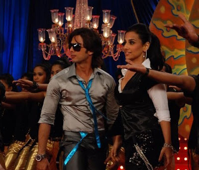 Vidya and Shahid sparkles on the set of Kismat Konnection