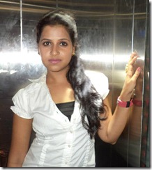 sadhika_venugopal_stylish_photo