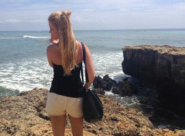 TheBlondeLion Travel Look Albufeira Algarve Shorts Beach Halfbun Topknot http://www.theblondelion.com/2015/05/travel-look-albufeira-beach-walk.html