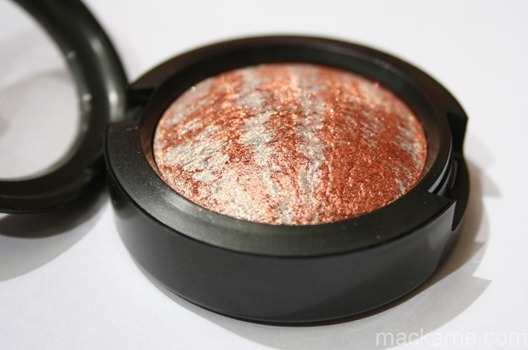 c_WinterPursuitMineralizeEyeshadowMAC3