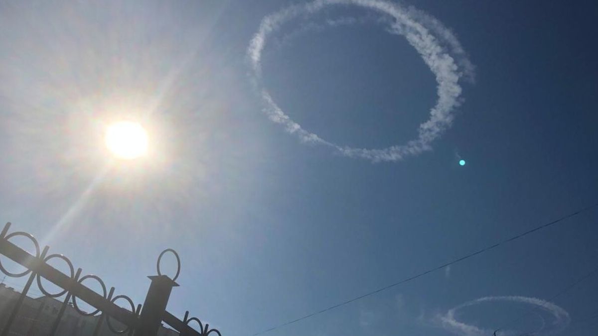 Ουράνια  φαινόμενα στο Βλαδιβοστόκ: Οι Ρώσοι παρατήρησαν περίεργους κύκλους στον ουρανό