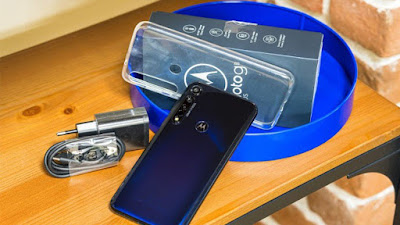 Motorola Edge Plus unboxing