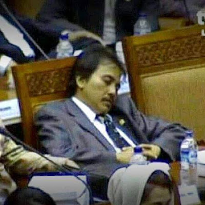 Foto-Foto Anggota Dewan (DPR/DPRD) RI Tidur Pulas Saat Sidang Soal Rakyat