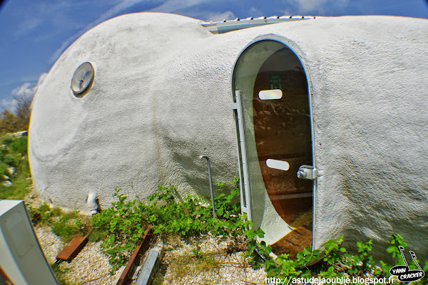 Caussols - Observatoire de la Côte d'Azur - Plateau de Calern  Architecte: Antti Lovag  Projet / Construction: 1974 - 1979