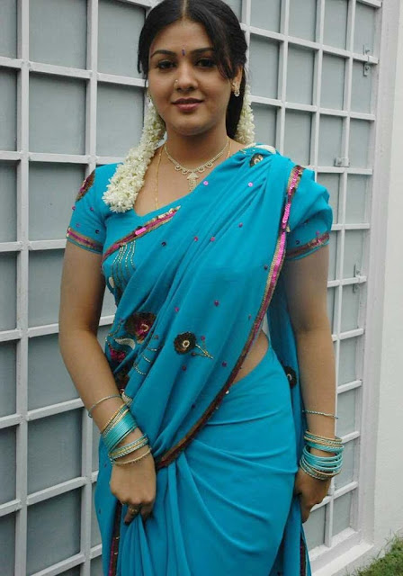 Top 10 Indian girls in Saree looking very hot