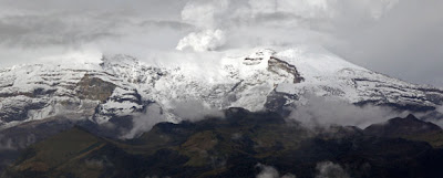 El Servicio Geológico de Colombia solicitó mantener activo el nivel de alerta ante la probable erupción del volcán Nevado Ruíz