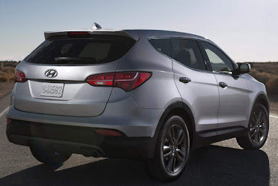 2013 Hyundai Santa Fe Rear Angle