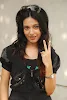 Amrita Rao Actress Showing Victory Sign With her hands Old photo